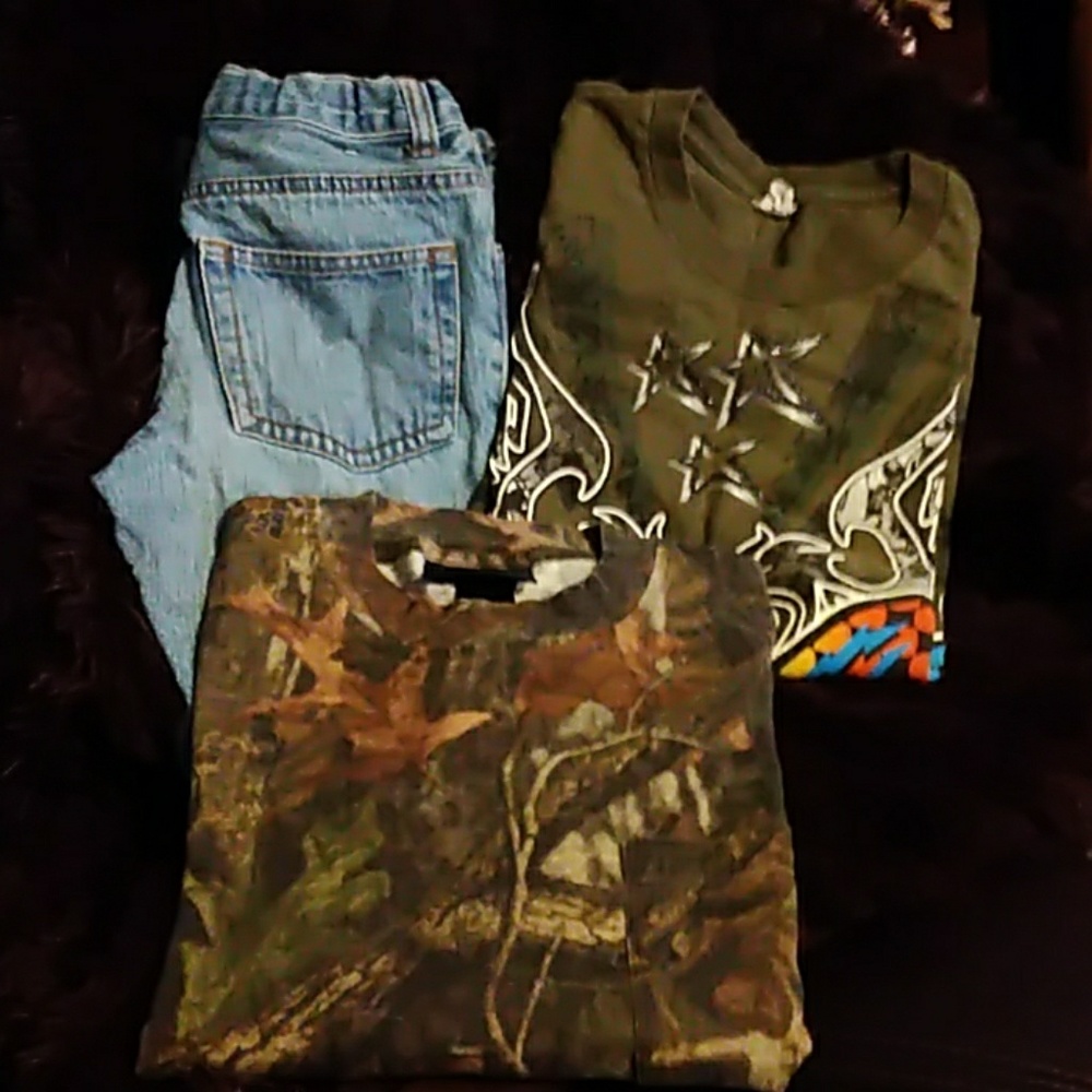 🎆SALE😘  Lot of boys jeans with two tops